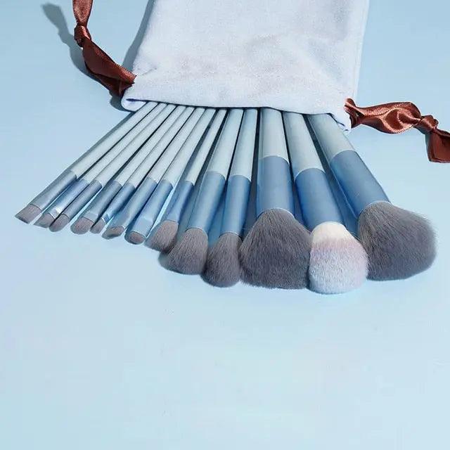 Effortless makeup application made easy.