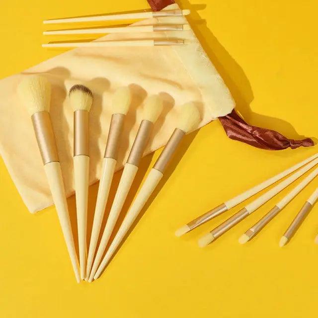 Easy application with ergonomic handles.